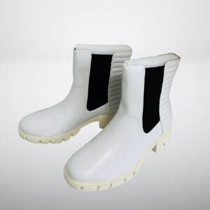 Journee Women’s Tatiana Chelsea Pull-On Stretch Gore Lug Sole Booties 10M White